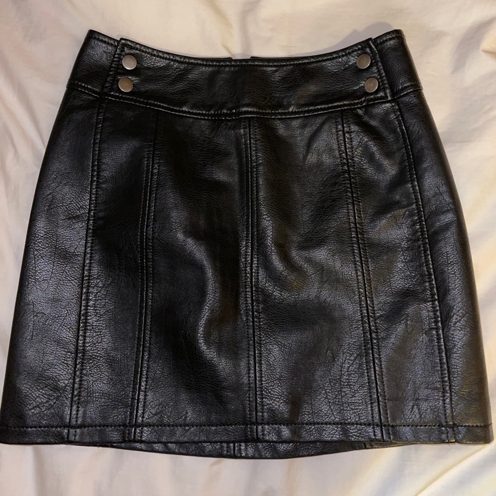 Free People Faux Leather Skirt 🖤⛓
